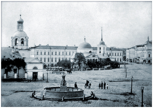 Чугунный фонтан на Благовещенской площади