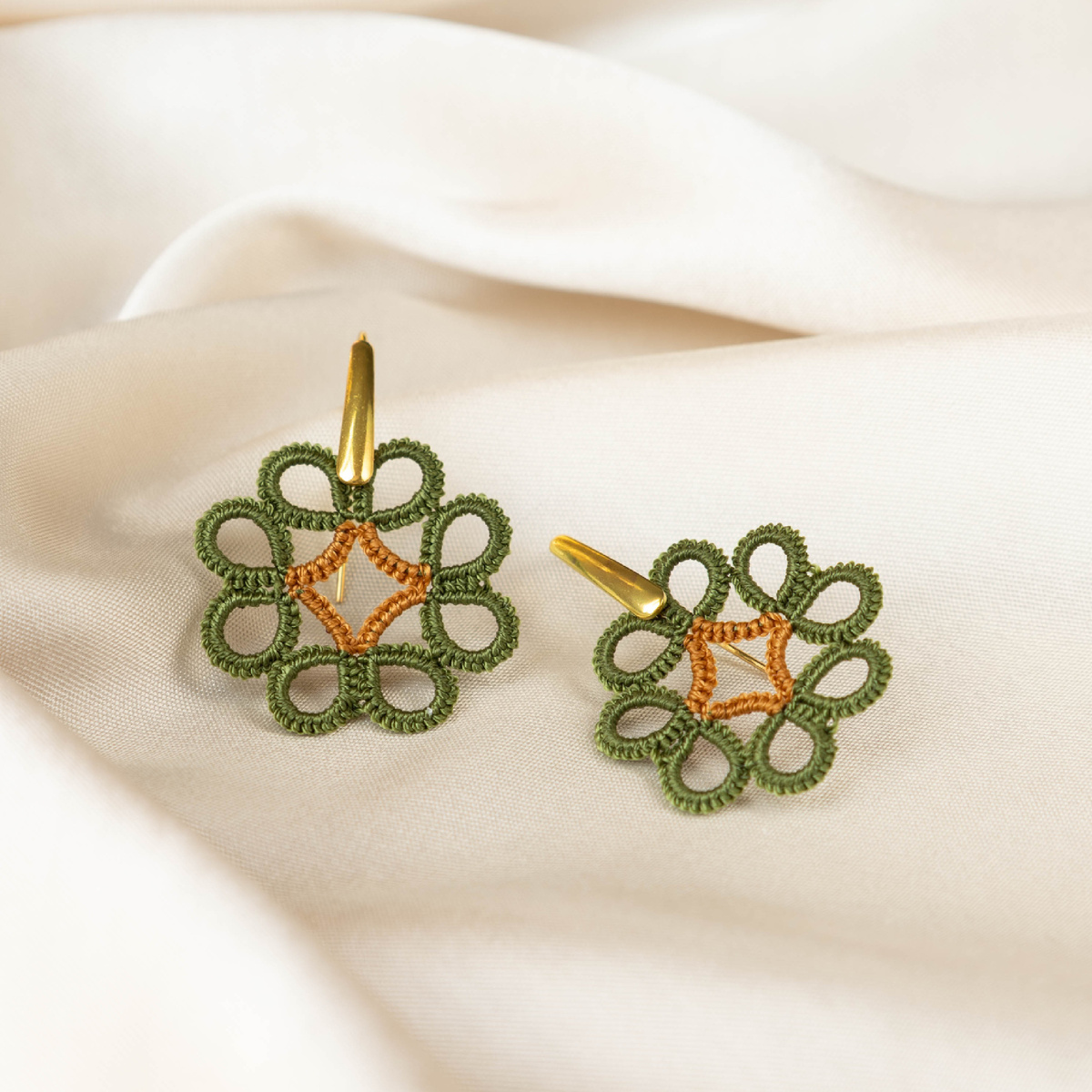 Серьги в технике фриволите. Автор: Анастасия Богданович