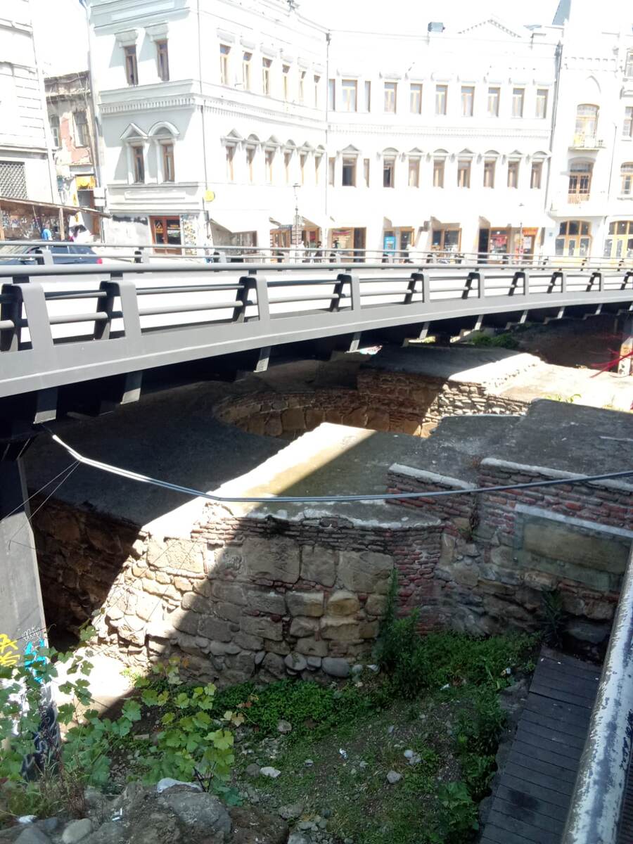 Смотрите как сохраняют историю! Делали ремонт, нашли это и сделали в принципе хорошо.