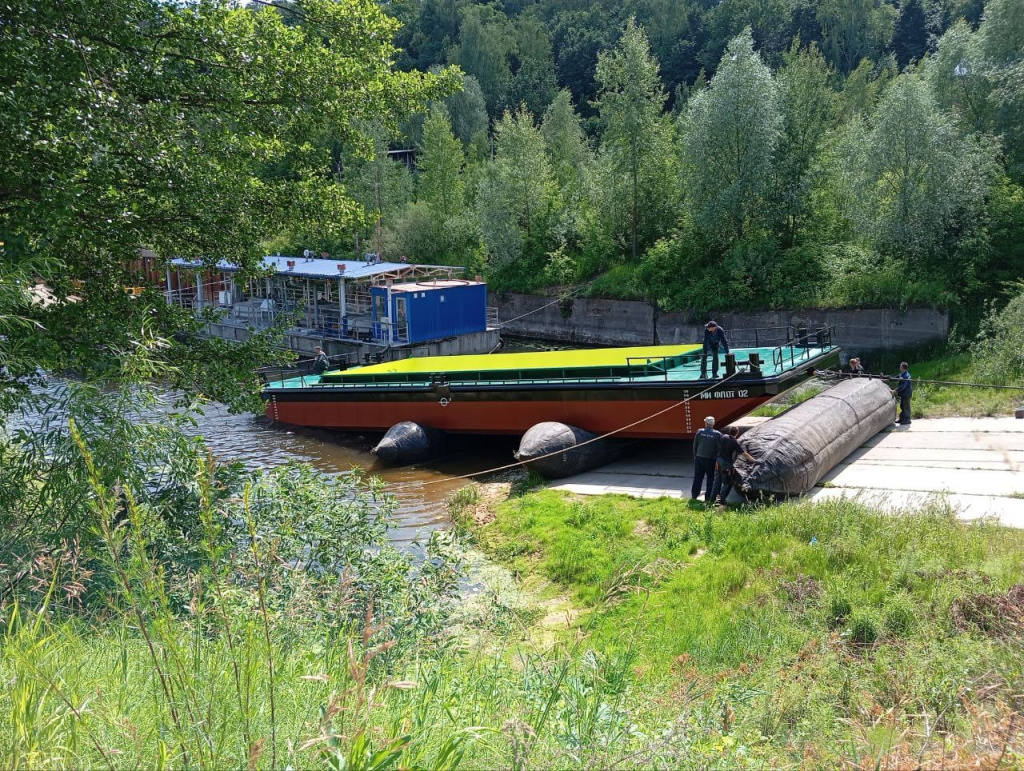 В Нижегородской области спустили на воду баржу проекта RHB2007.1NS / Фото: ГК "Р-Флот"  📷
