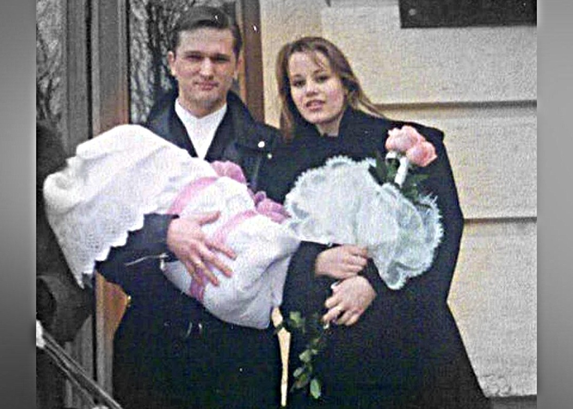 Ольга с новорожденной Василисой и мужем Александром Елпатьевским