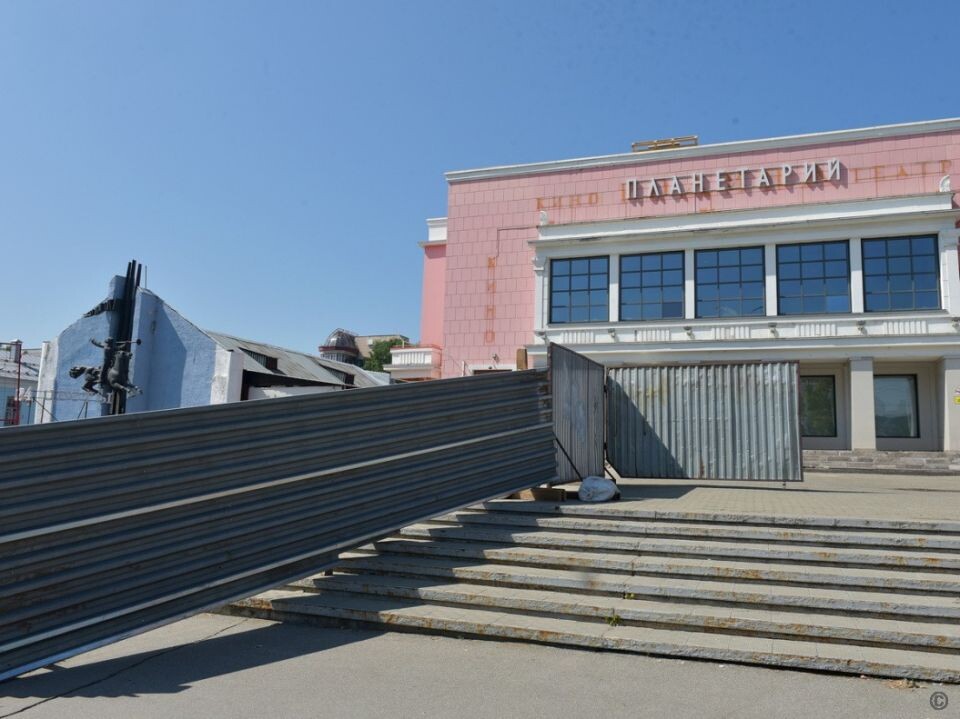   Ремонт на территории планетарий в Барнауле. Источник: barnaul.org