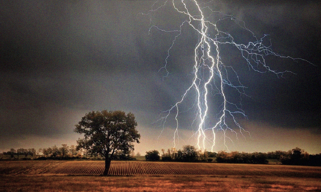 Гроза в небе.