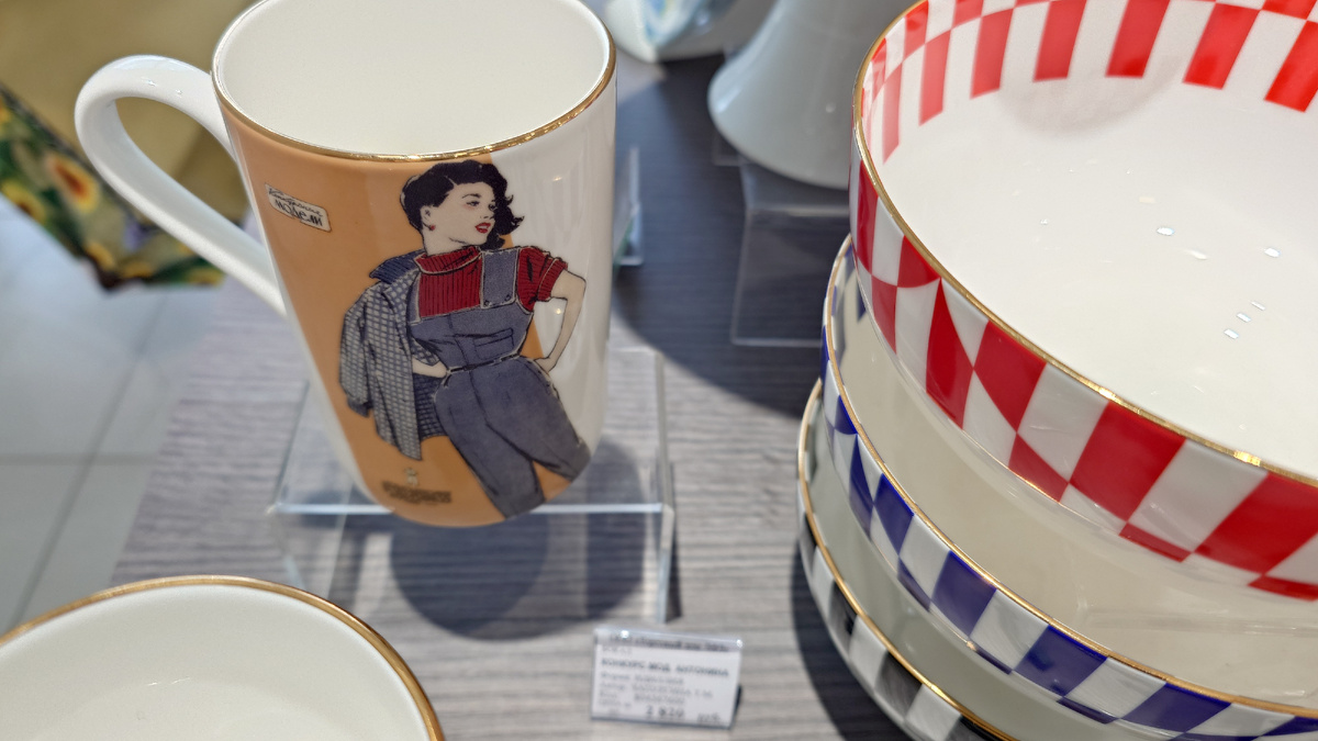 Витрины ИФЗ, фото автора