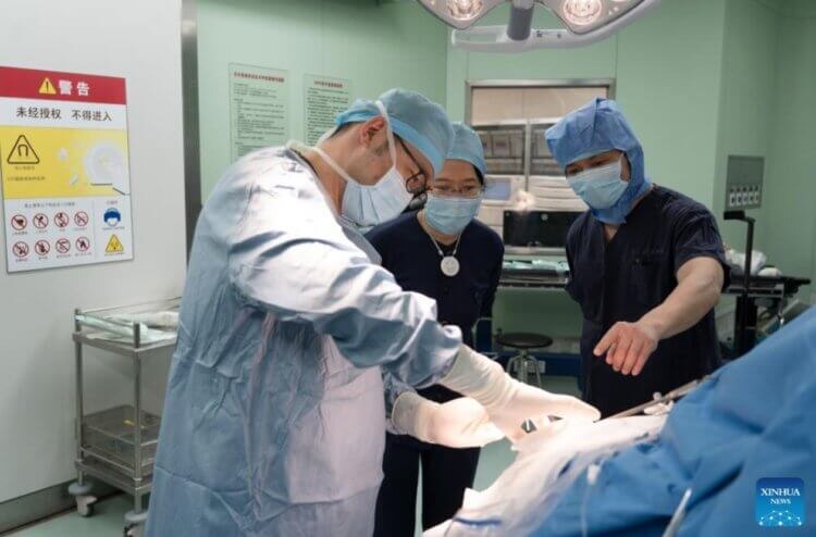 Операция по вживлению чипа в мозг была проведена в марте 2025 года. 