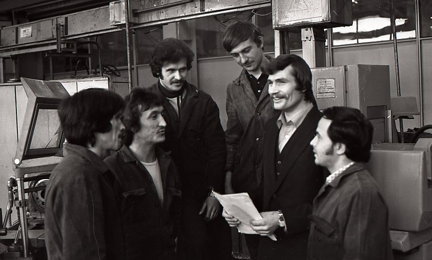 Бригада фрезеровщиков штампово-инструментального цеха. Бригадир Хлюпин Юрий Валентинович второй справа. Второй слева Бикмаев Флюр.