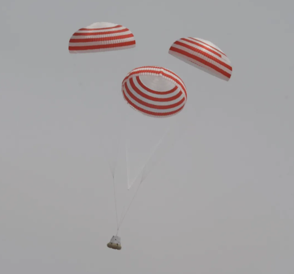 Корабль "Мэнчжоу" во время испытаний (Источник: mp.weixin.qq.com)