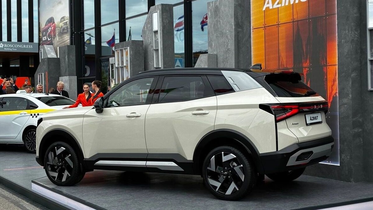 АвтоВАЗ презентовал кроссовер Lada Azimut. Фото: Надежда Капранова / Новые Известия