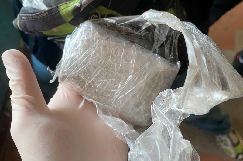    У троих череповчан 16, 17 и 19 лет полицейские изъяли 193 грамма синтетического вещества и 10 граммов марихуаны.