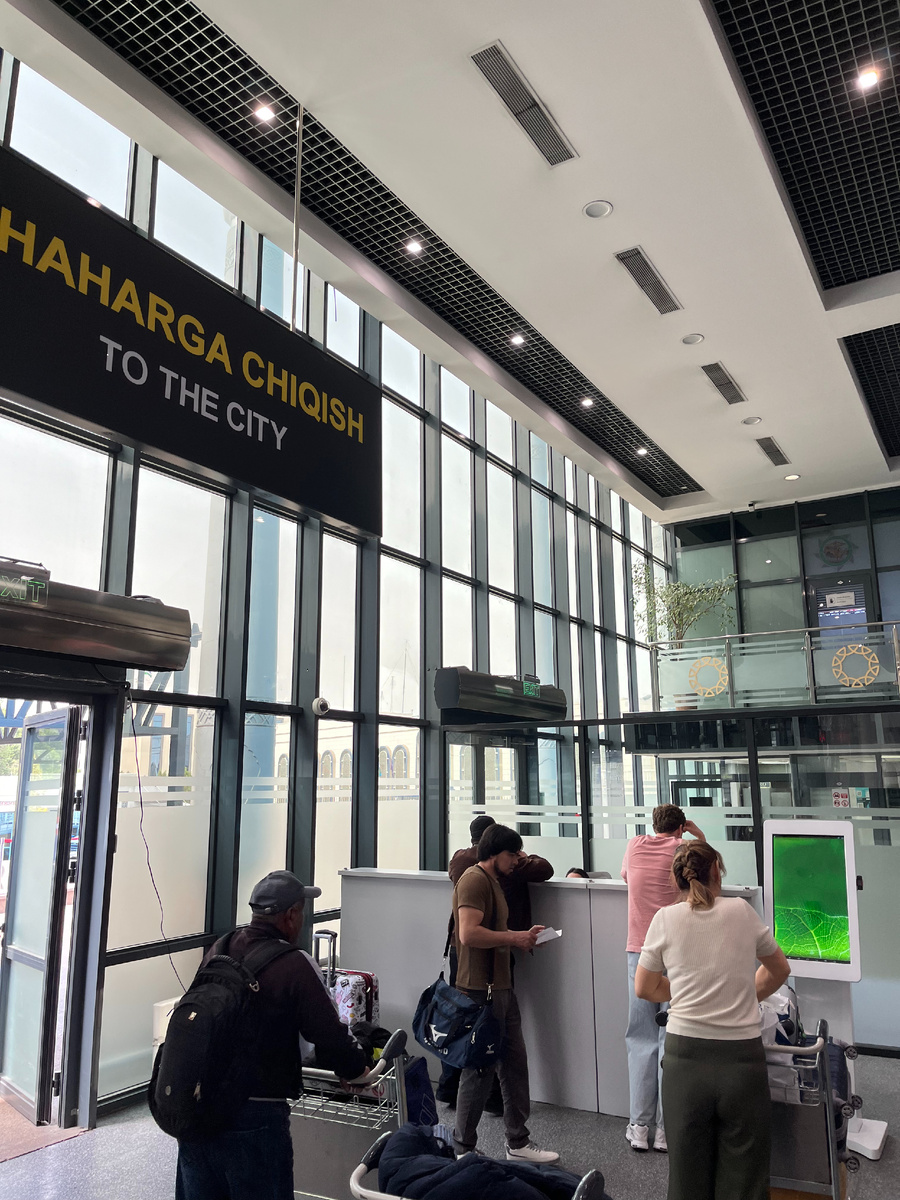 Стойка, где принимают таможенные декларации