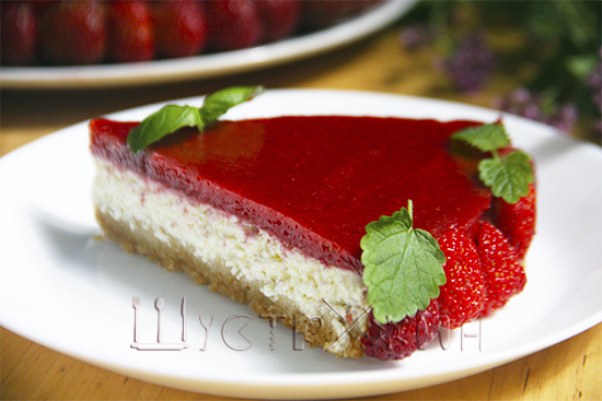 Клубничный пирог с творогом.