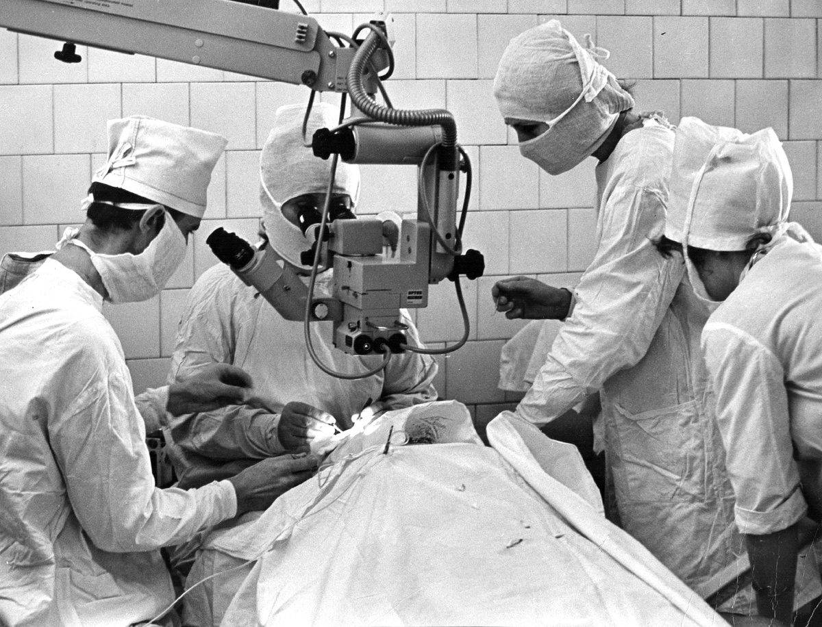 Железнодорожные медики выполняли самые сложные операции...