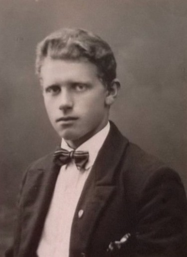 "Неблагонадежный" Борис Вильде в благонадежном костюме в 1929 г.