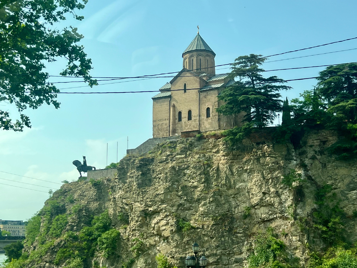 Статуя царя Вахтанга