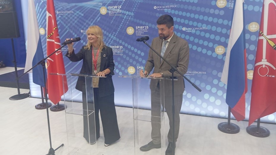    Подписание на ПМЭФ-2025 соглашения о сотрудничестве, направленном на приспособление к современному использованию объекта культурного наследия федерального значения — форта Кроншлот в Кронштадте. Петербург, 18 июня. Автор фото: "Деловой Петербург"