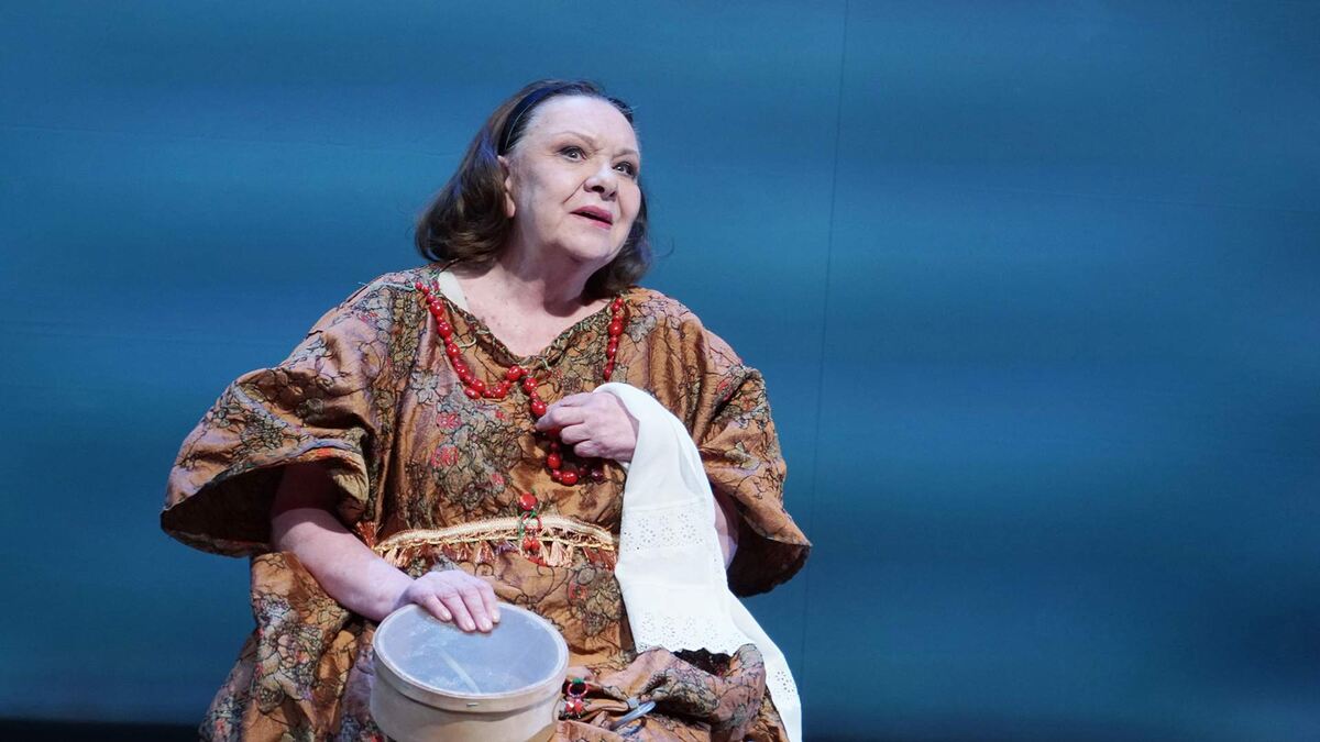 Наталья Тенякова в спектакле «Офелия боится воды».