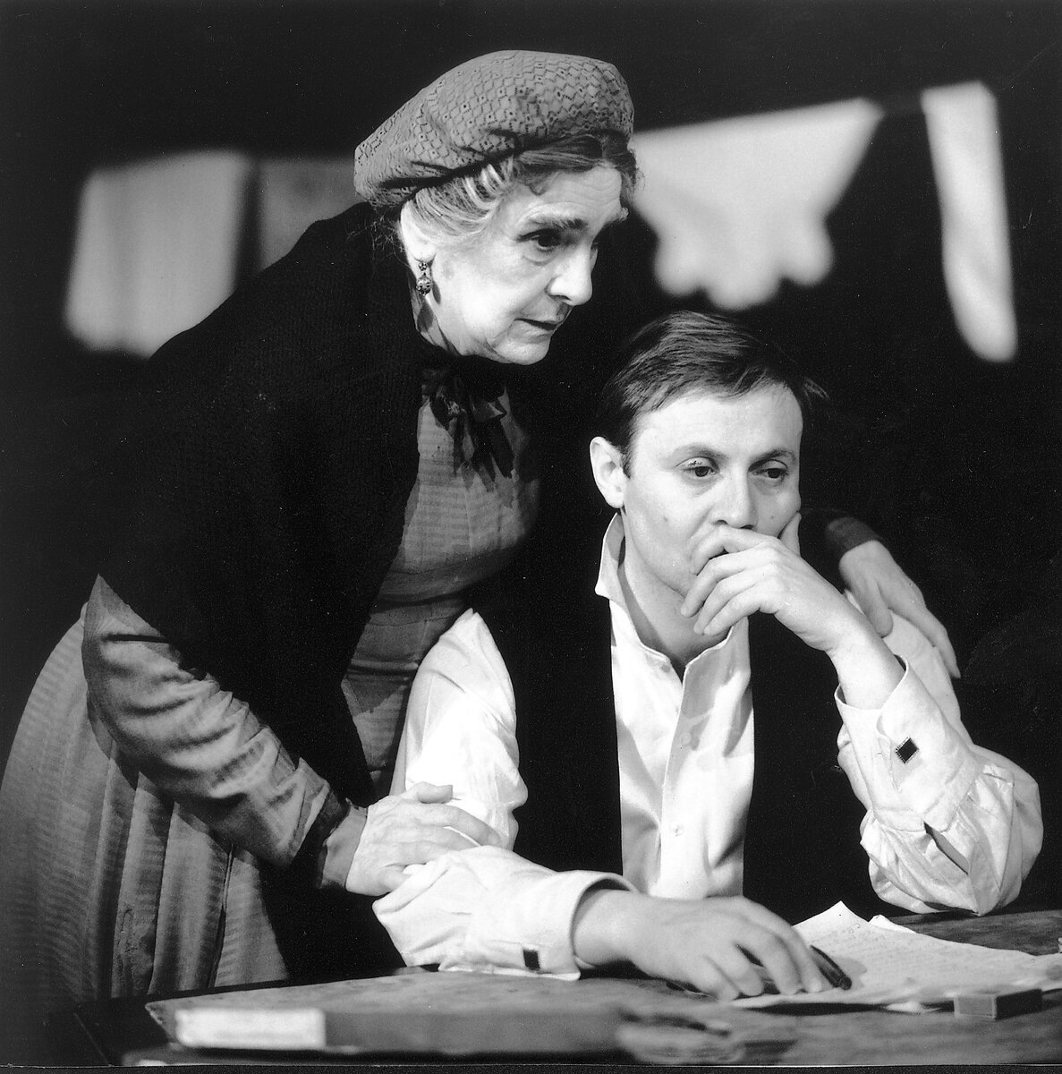 Елена Гоголева и Юрий Соломин в спектакле «Пучина».