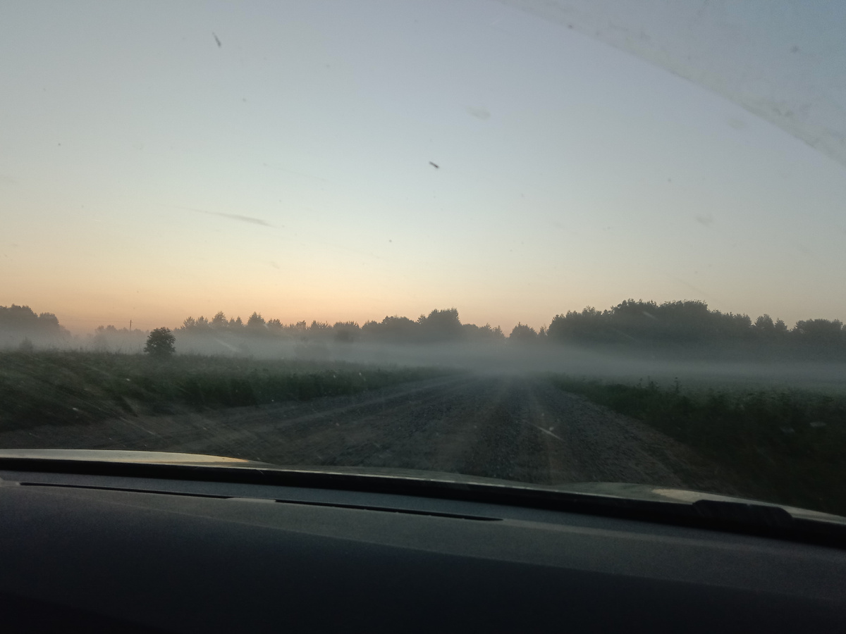 Кстати, по дороге термометр в машине показал всего 6 градусов... Прохладно, однако... 