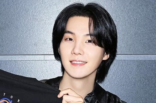     Шуга из BTS завершит службу в армии без церемонии после скандала с самокатом