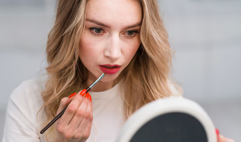 Губы без контурного карандаша: как добиться чёткой линии