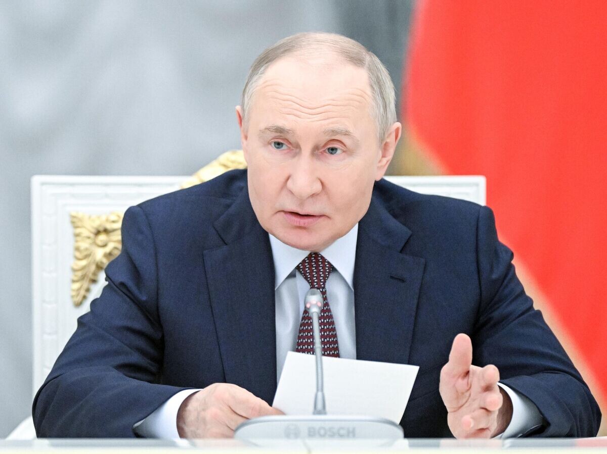    Президент России Владимир Путин на заседании попечительского совета Большого и Мариинского театров© РИА Новости / Сергей Бобылев