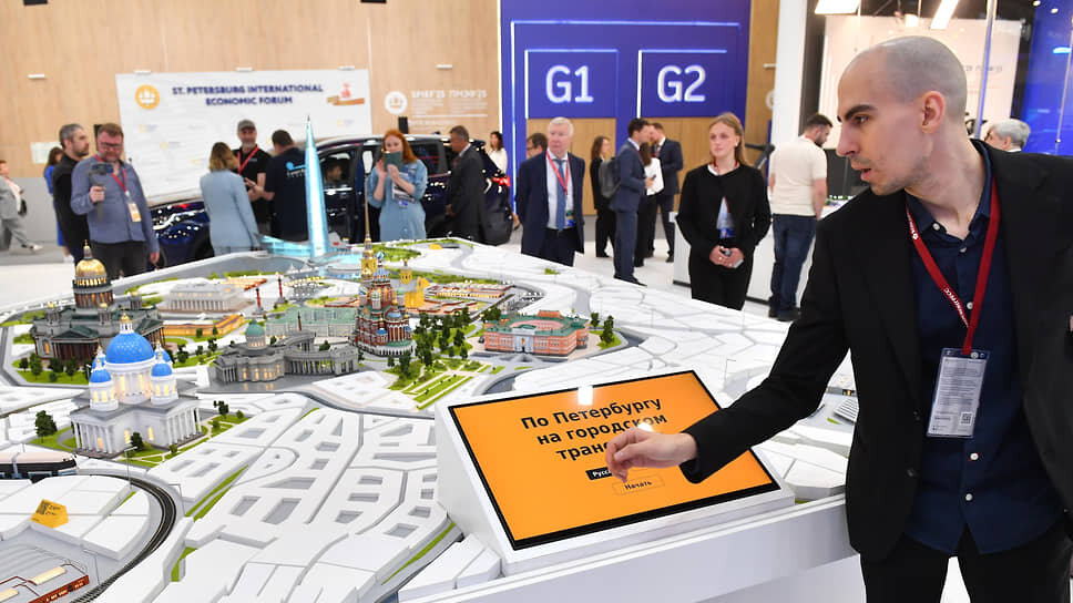 Модель Исаакиевского собора на интерактивном архитектурно-ландшафтном макете Санкт-Петербурга.📷Фото: Евгений Павленко / Коммерсантъ