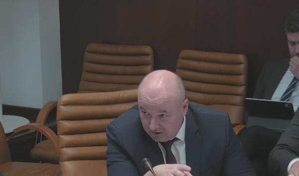 За­седа­ние сек­ции "Циф­ро­вая тран­сфор­ма­ция тран­спор­та" на те­му "Об­суж­де­ние кон­цеп­ций ло­гис­ти­чес­ко­го проек­та - меж­ду­народ­но­го тран­спор­та БАС-Ха­ба с при­мене­нием бес­пи­лот­ных ле­татель­ных ап­па­ратов меж­ду Рос­сией и Ки­таем". На фо­то: за­мес­ти­тель ди­рек­то­ра Де­пар­та­мен­та го­сударс­твен­ной по­лити­ки в об­лас­ти граж­дан­ской авиа­ции Ми­нис­терс­тва тран­спор­та РФ Ан­дрей Ива­нов (фо­то ComNews)