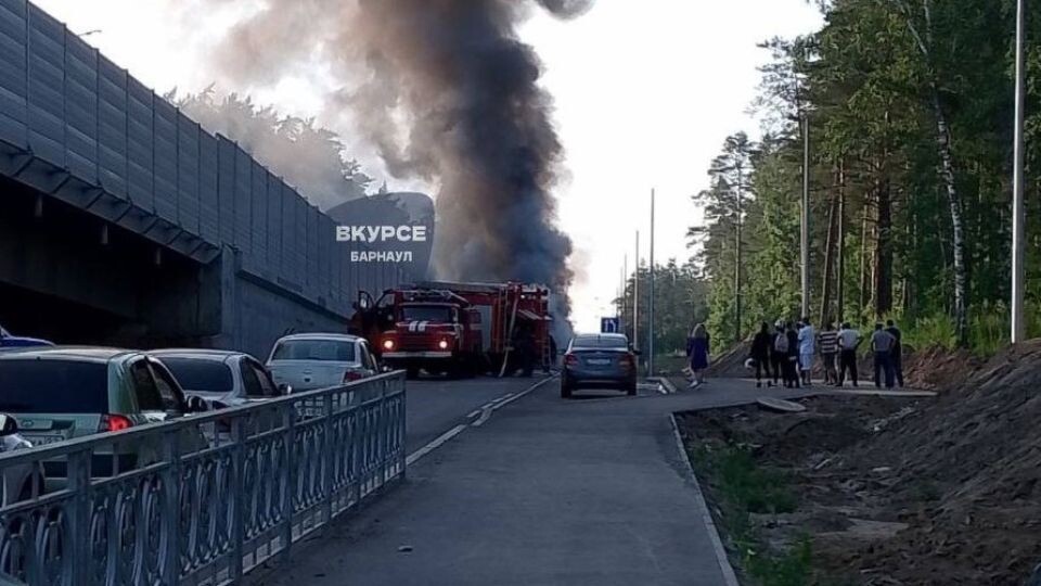    Пожар в автобусе № 119. Источник: t.me/vkurse22