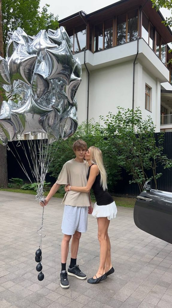 Листайте вправо, чтобы увидеть больше изображений