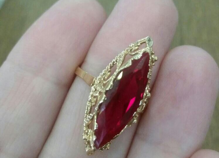 Украшения родом из СССР: как носить советские сокровища по-новому