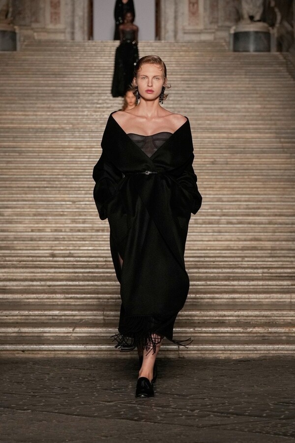 Коллекции Max Mara Resort 2026 в La Reggia Di Caserta, Казерта, Италия