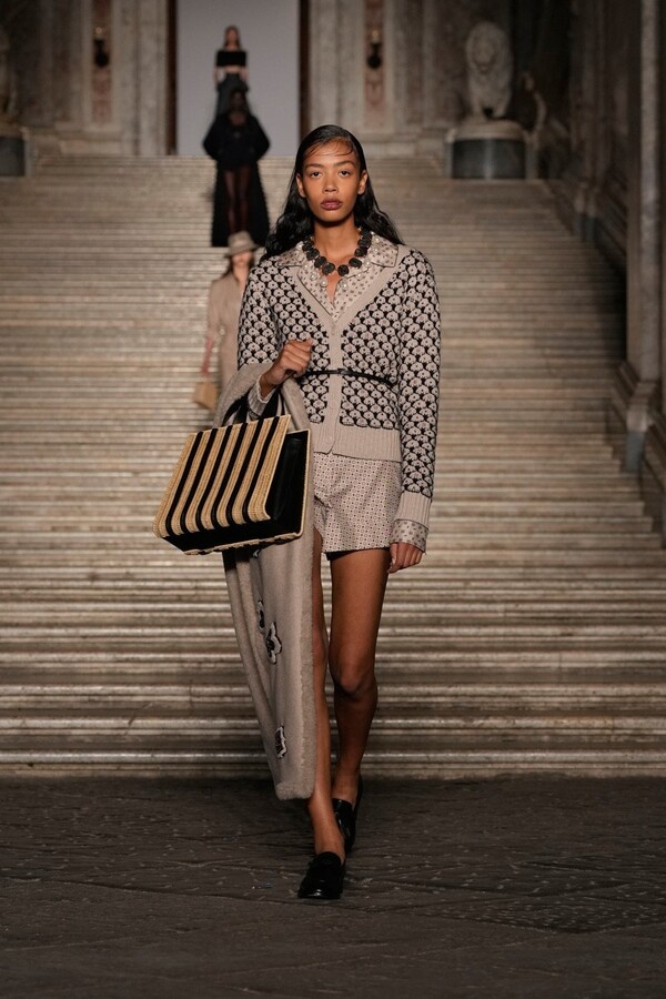 Коллекции Max Mara Resort 2026 в La Reggia Di Caserta, Казерта, Италия