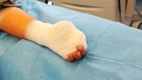    Когалымчанку ударило током от зарядки в ванной