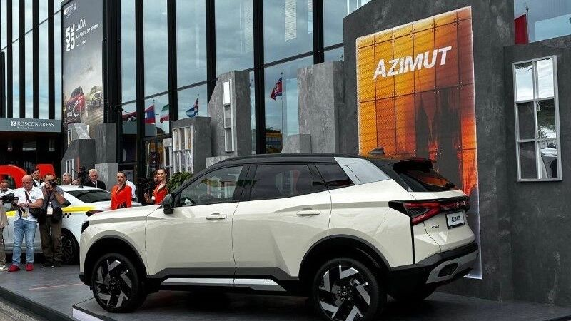 Первый кроссовер от АвтоВАЗа показали на ПМЭФ-2025. Фото: newizv.ru