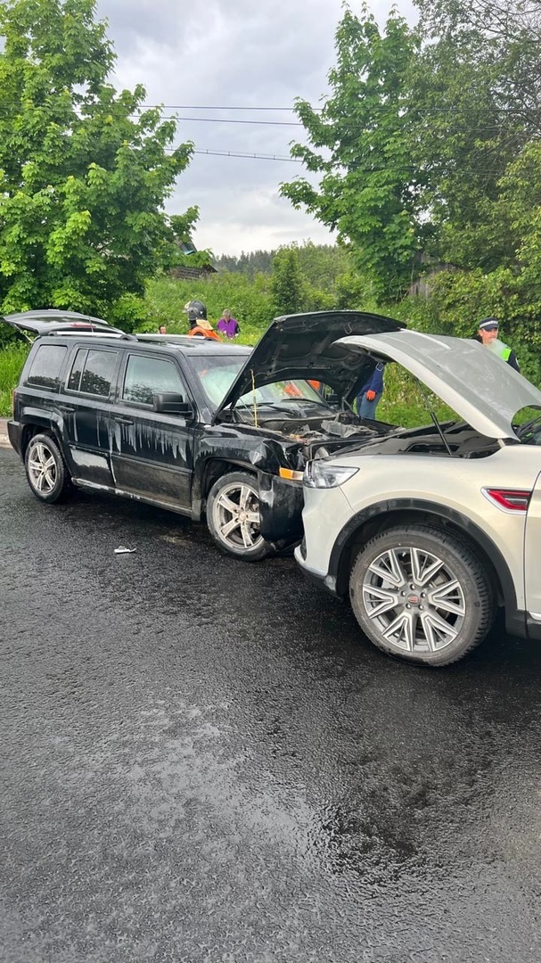    Внедорожники лоб в лоб столкнулись в Карелии, есть пострадавшиесоцсеть Сергея Крупина