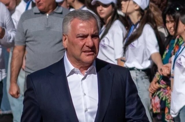    Самвел Карапетян.