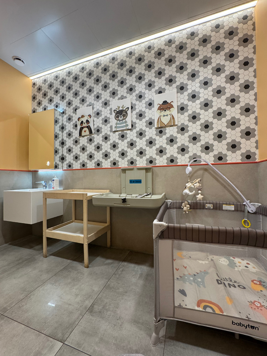 Комната матери и ребенка на заправке