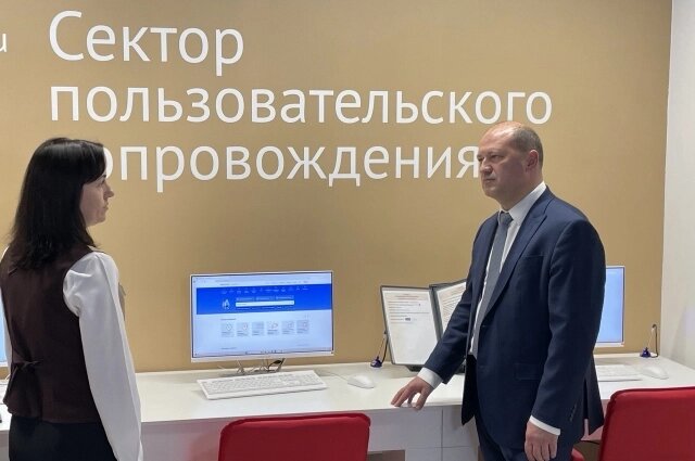    Александр Скрябин около сектора пользовательского сопровождения. Фото: АиФ-Ростов/ Сытов Сергей