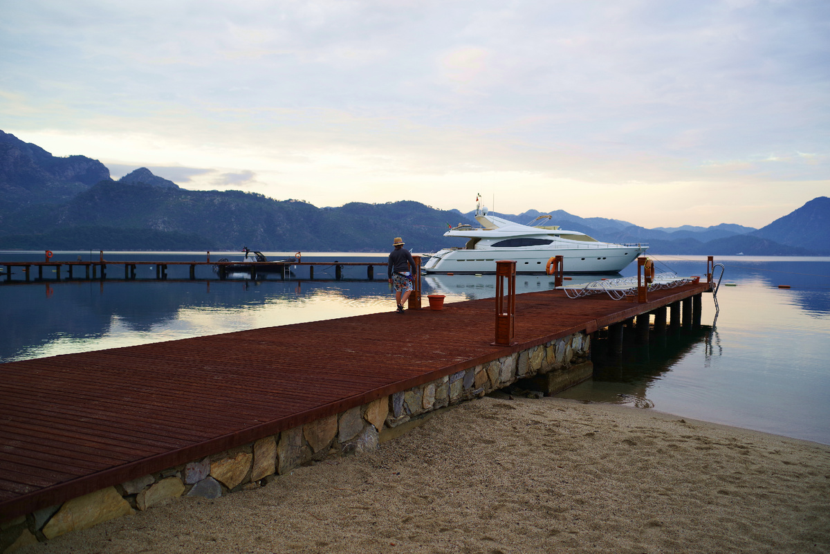 Мы с сыном гуляем ранним утром