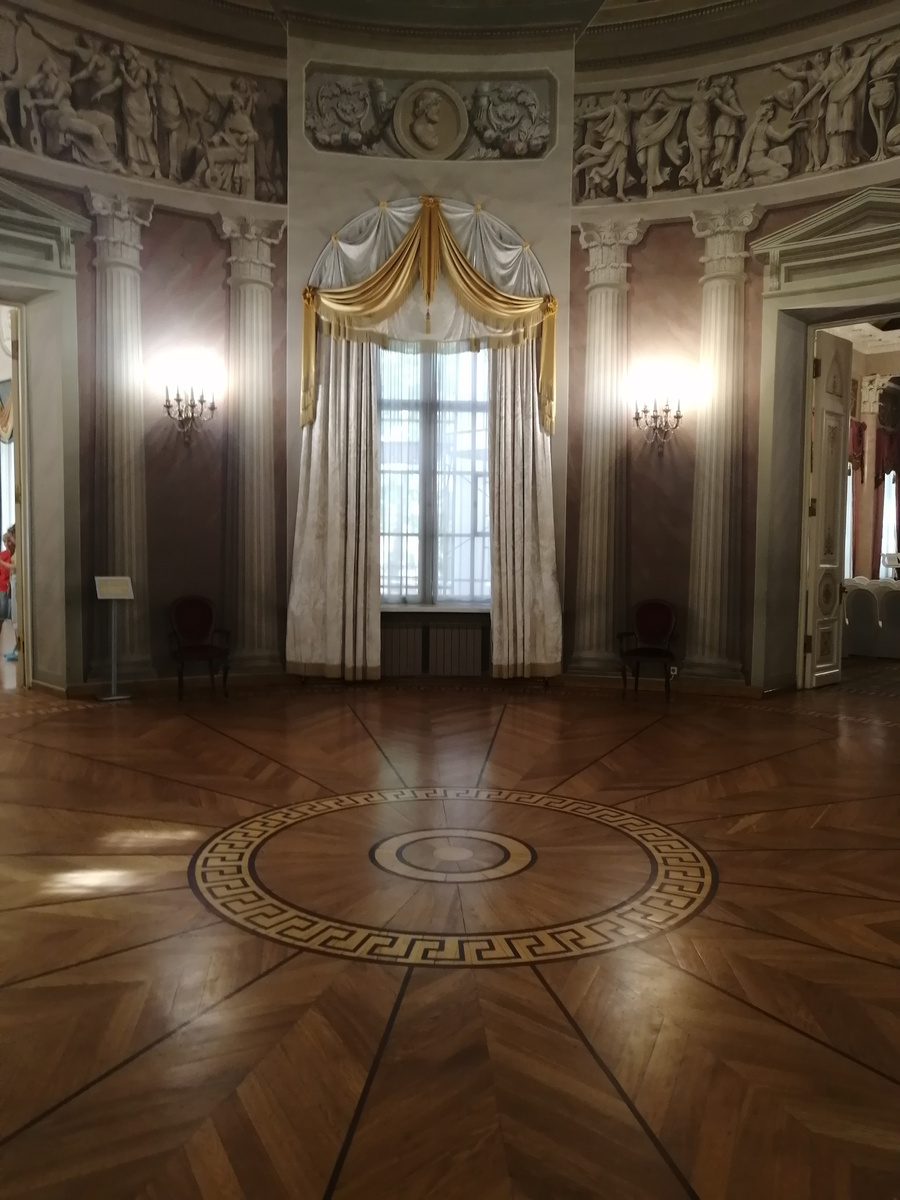 Центральный зал