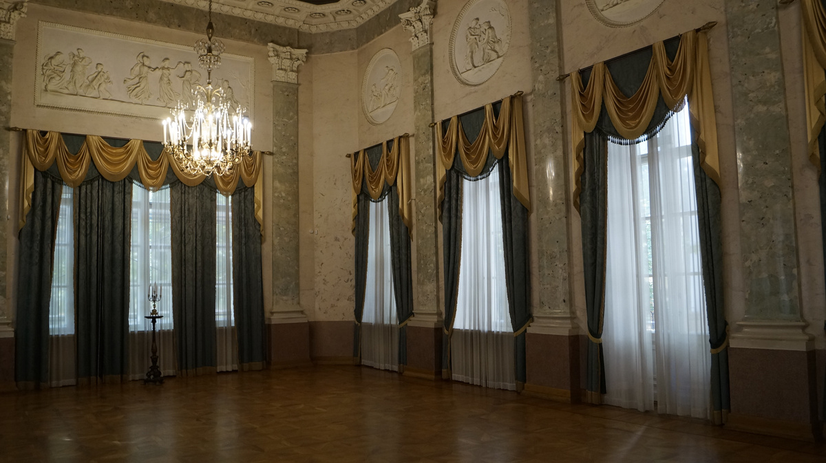 Мраморная гостиная