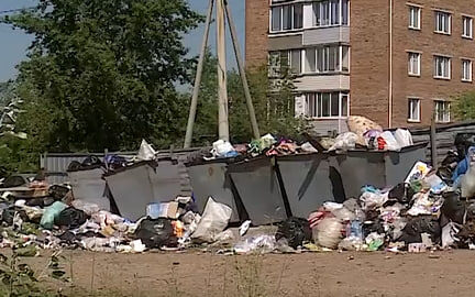     Жители Солонцов продолжают жаловаться на переполненные мусорные баки