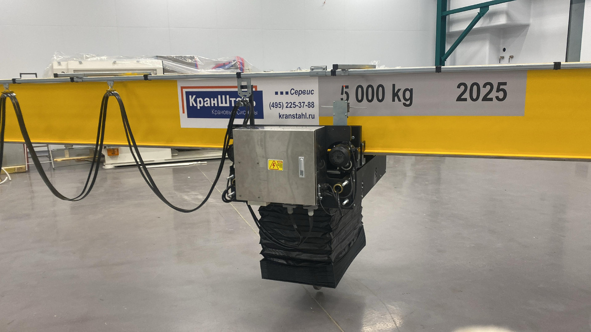 Мостовой электрический кран фирмы КранШталь с подъемным механизмом для чистых помещений класса ISO7