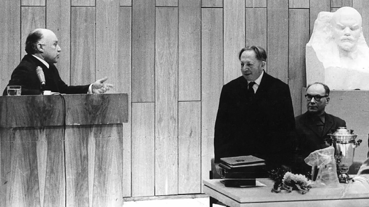 Анатолий Китов с комиссией