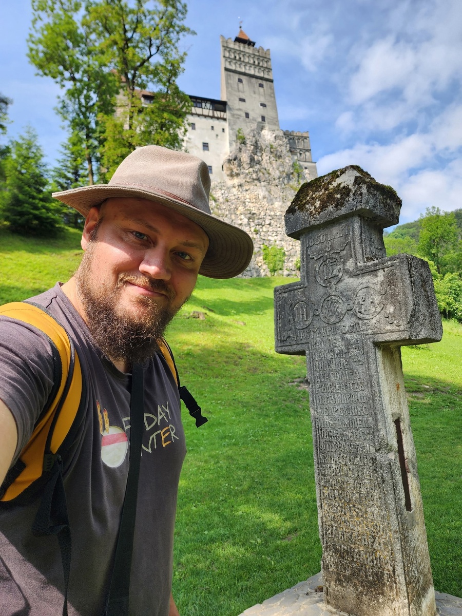 Как не сделать сэлфи с замком Дракулы? Пусть и не вполне настоящим.