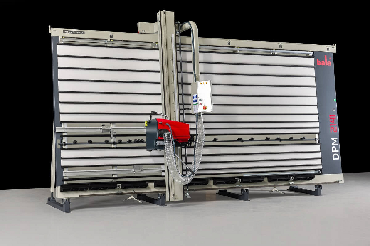 Вертикальный форматно-раскроечный станок Bala
