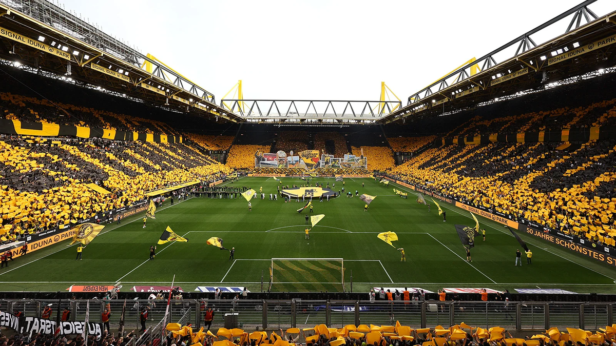 Арена «Сигнал Идуна Парк» перед матчем «Боруссии» (Фото Christof Koepsel / Getty Images)