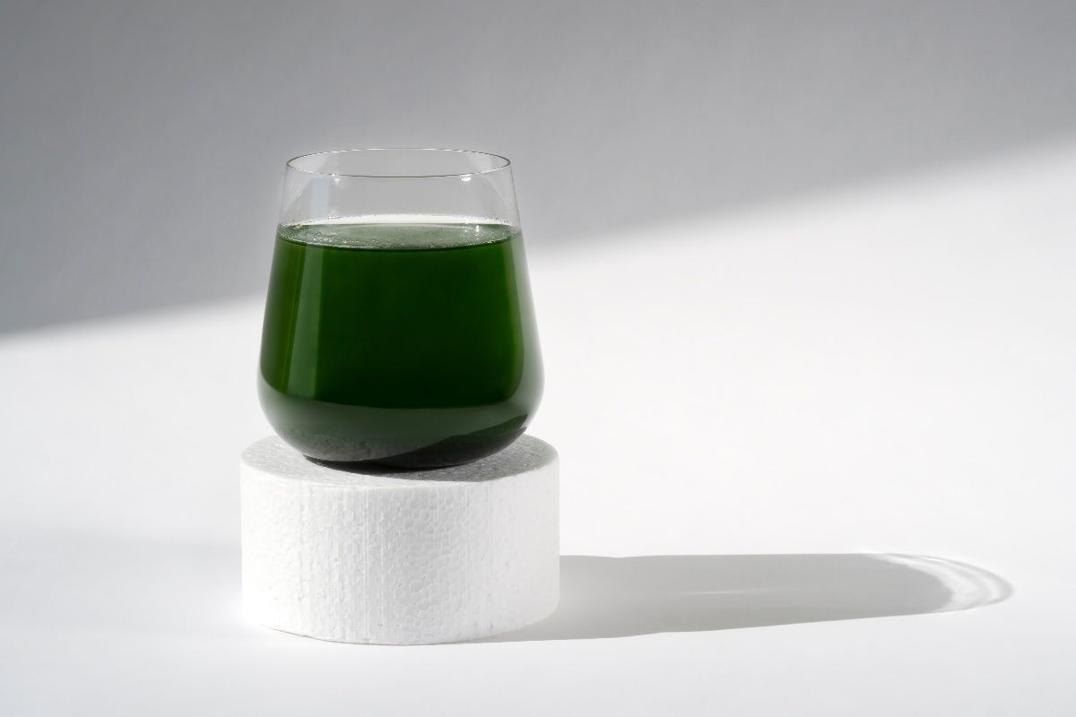 IrinaPhVideo / Shuttersock / FOTODOM📷Жидкий хлорофилл подходит для полоскания рта