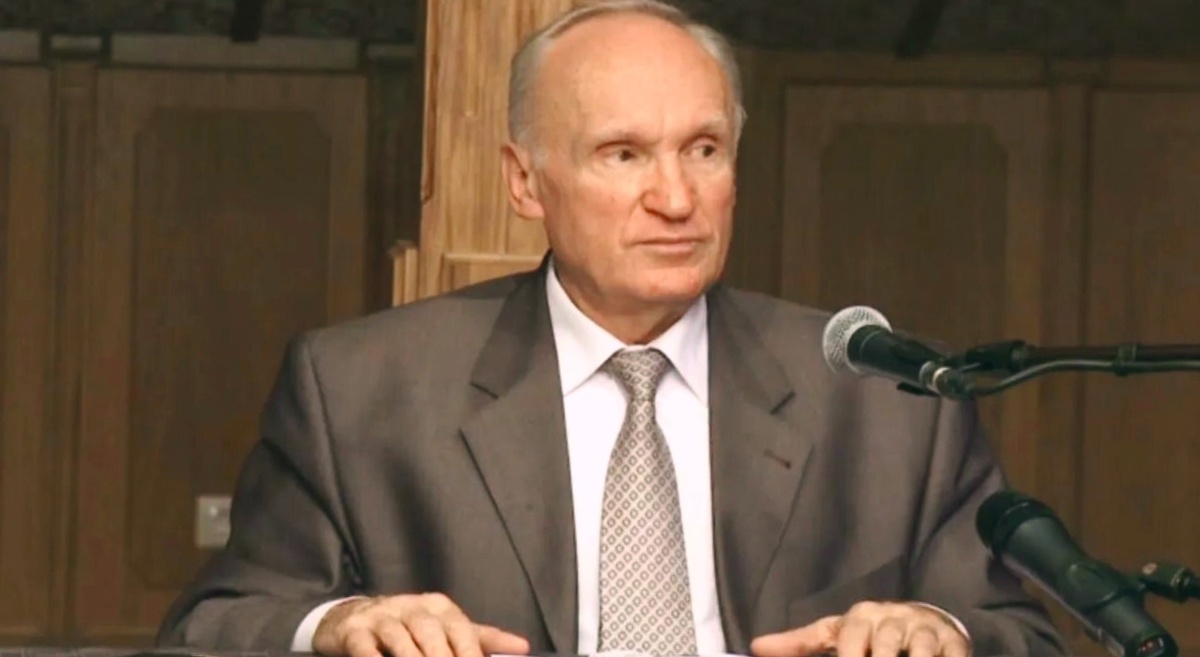 Алексей Ильич Осипов — учёный-богослов, педагог, доктор богословия, заслуженный профессор Московской Духовной Академии и Семинарии, писатель, публицист, проповедник.