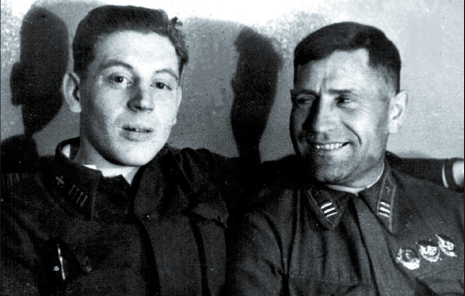 Герой повествования и Василий Сталин, 1942 г.